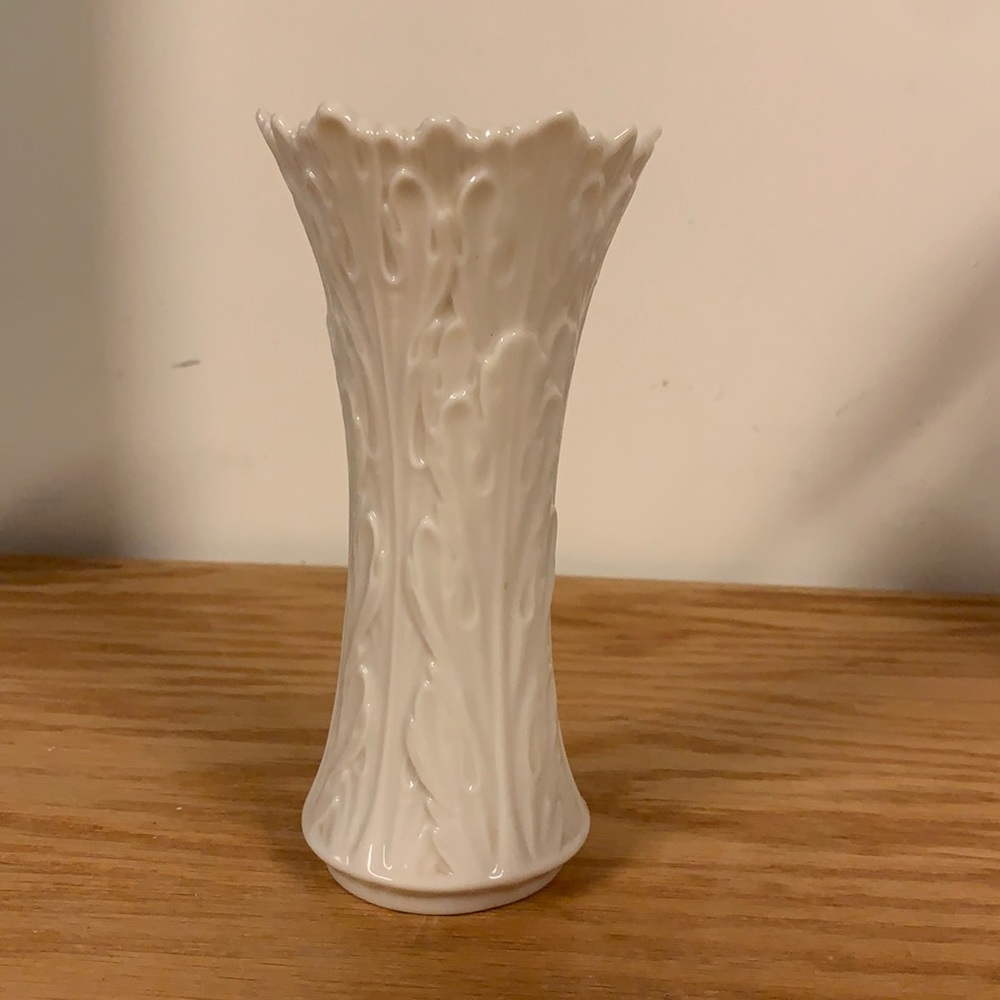 Lenox Woodland Collection 6 1/2" vase  Lenox Wreath Mark